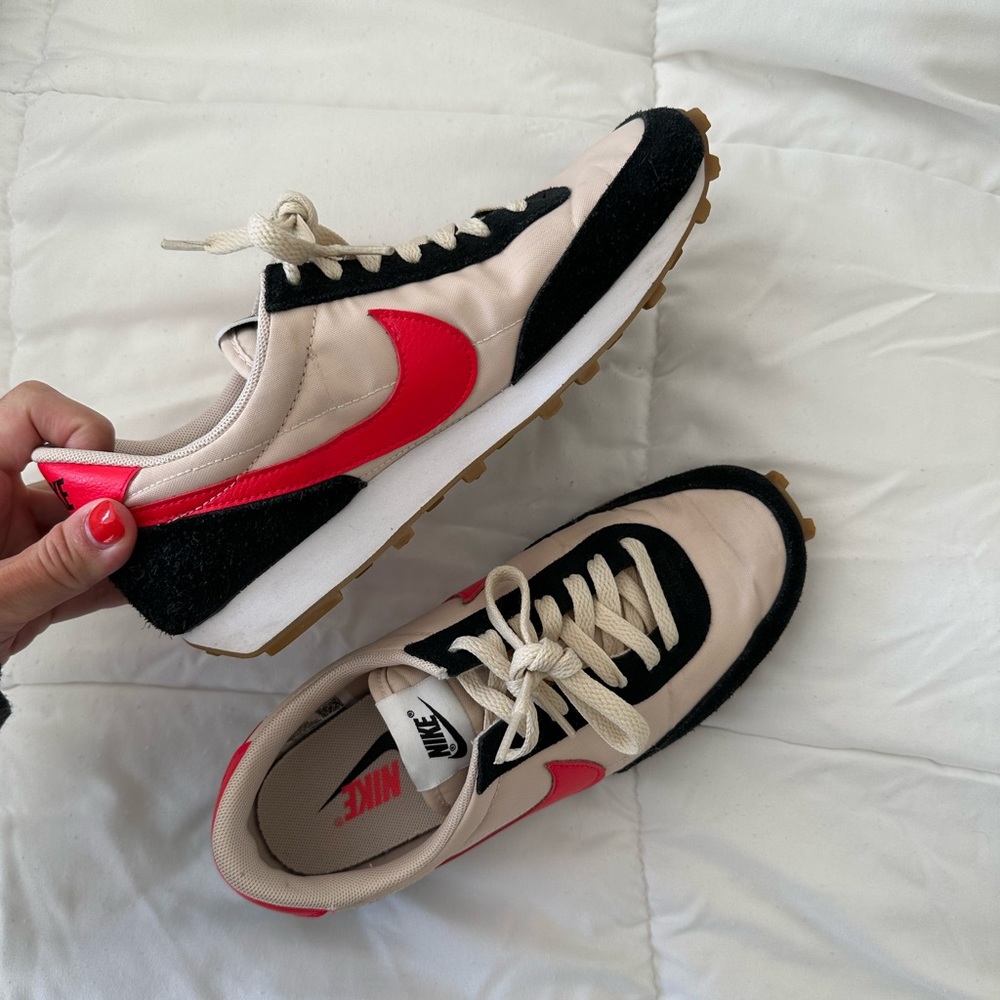 Nike daybreak sneakers